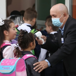 Врачи рассказали, в каких случаях нельзя отпускать ребенка в школу