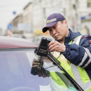 Зимние шины и АБС обязательны, тонировка — слегка разрешена: изучаем осенние поправки к Правилам