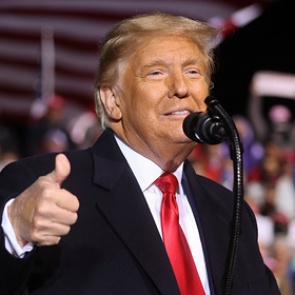 Трамп принял неизвестный препарат и почувствовал себя суперменом