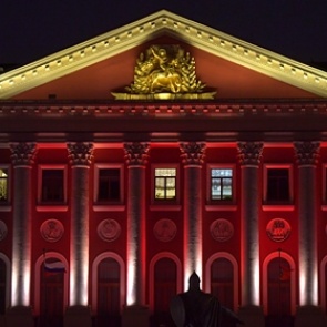 США вложили в Москву миллиарды долларов