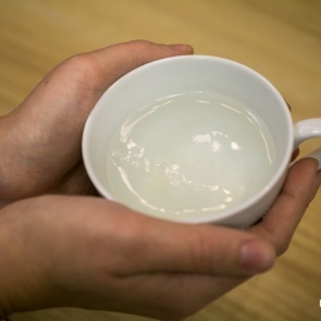 Обильное питье, а дальше что?: врач рассказала, какая жидкость поможет справиться с коронавирусом