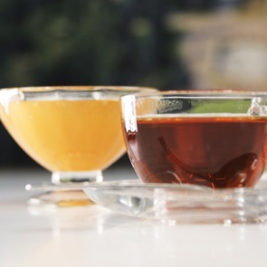 Сколько можно пить? Разбираемся, так ли полезен чай и зачем мешать его с алкоголем