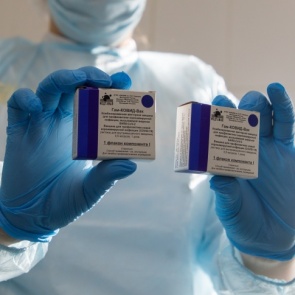 Сколько жителей Красноярского края нужно привить, чтобы остановить эпидемию? Отвечает ученая