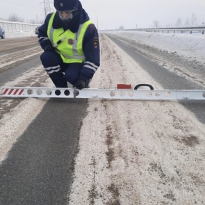 ГИБДД: большинство аварий с пострадавшими в Красноярске произошло из-за нечищеных дорог