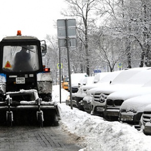 Российских водителей призвали не оставлять надолго машины под снегом