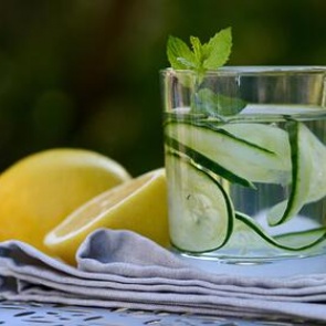 Врач-эндокринолог посоветовала россиянам «запивать» стресс