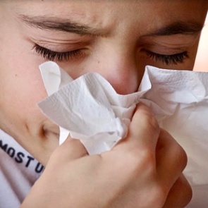 Врач рассказал россиянам о правильном лечении насморка
