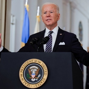 Байден пообещал американцам день независимости от коронавируса