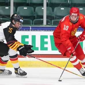 Российские хоккеисты вышли в четвертьфинал юниорского ЧМ