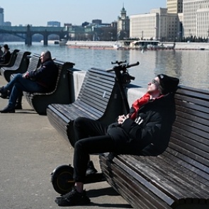 Биолог связала заболеваемость COVID-19 в России с погодой