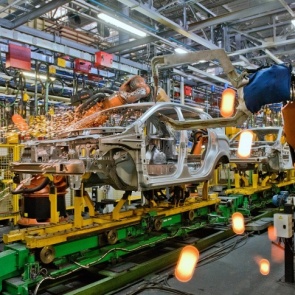 АВТОВАЗ остановил конвейер. Ждать ли дефицита автомобилей летом?