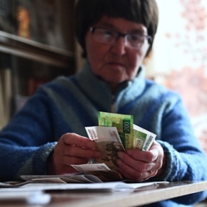 Юрист рассказал россиянам о выплатах летом