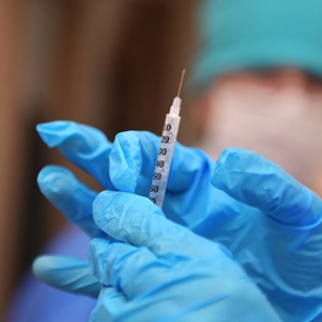 Россиянам назвали случаи ненадобности второй дозы вакцины от COVID-19