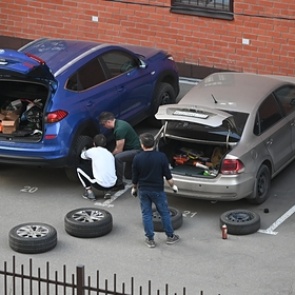 Россиян предложили штрафовать за использование шипованных шин летом