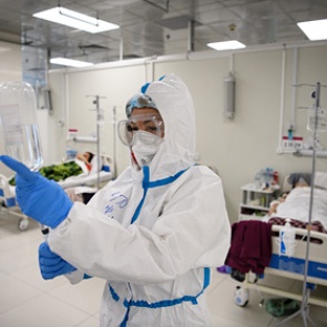 Врач объяснил запах гнили после коронавируса