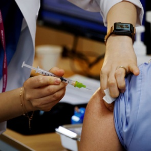 В Южной Корее рассказали о первой смерти после вакцинации