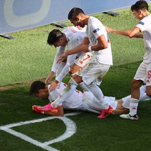 Испания обыграла Хорватию в матче с восемью голами и вышла в 1/4 финала Евро