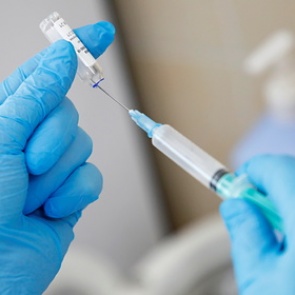 В Курской области ввели обязательную вакцинацию от COVID-19 для части жителей