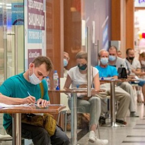 Роспотребнадзор дал рекомендации привитым от COVID-19 россиянам