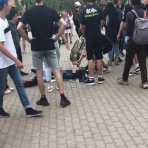 Несовершеннолетняя девушка убила школьника в центре российского города