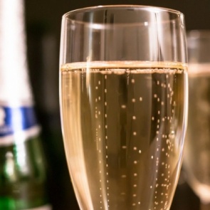 Шампанское для россиян будут производить только в России