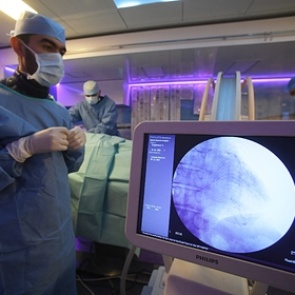 Врач рассказала о предвещающем инфаркт необычном симптоме