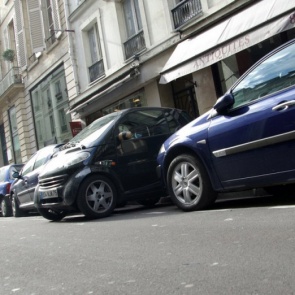 Что бывает за парковку на бордюре?