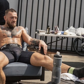 Макгрегор вышел на бой с Порье с травмой