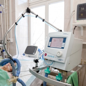 На оборудование госпиталей и лечение больных ковидом в Красноярском крае выделят больше миллиарда рублей