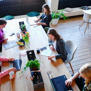 Переход на четырехдневку в России назвали невозможным