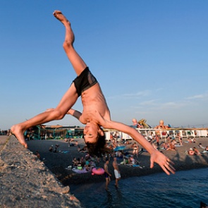 Россиянам раскрыли главные опасности при купании в море