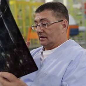 Мясников прокомментировал смертельные случаи после вакцинации