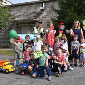 В Ачинске дошкольники отметили День рождения Светофора