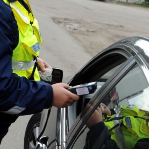 Два дня удалось прокатиться на автомобиле нетрезвому ачинцу, будучи лишенным прав управления