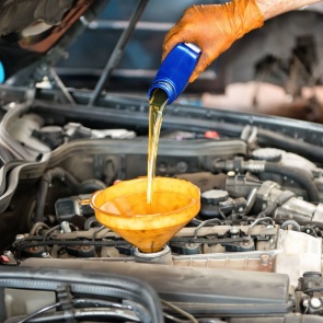 Моторное масло: когда, почему и как часто менять?