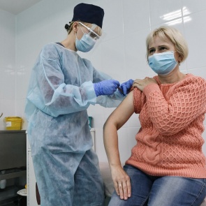 Правительство утвердило лотерею на 100 миллионов рублей среди вакцинированных россиян