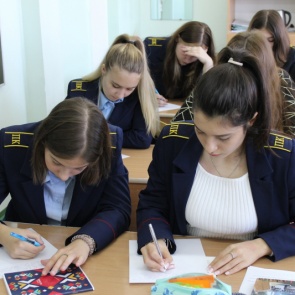 Общественники Ачинска проверили грамотность слушателей полицейского класса