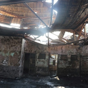 В Индонезии десятки человек погибли из-за пожара в тюрьме