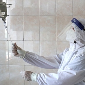 Вирусологи предрекли новые вспышки COVID-19