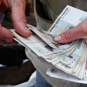 Россиянам пообещали увеличить МРОТ