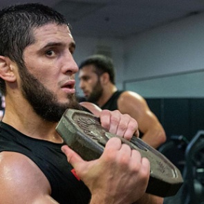 Махачев получил нового соперника в UFC