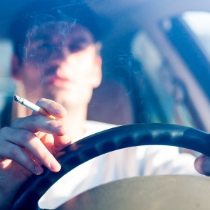 Могут ли ГИБДД отправить на медосвидетельствование, если увидят в автомобиле кальян, бонг, сигару или самокрутку