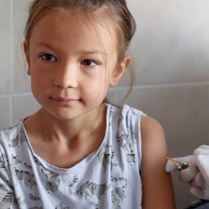 В США разрешили прививать от коронавируса детей