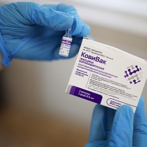 Названы сроки начала использования «КовиВака» для россиян старше 60 лет