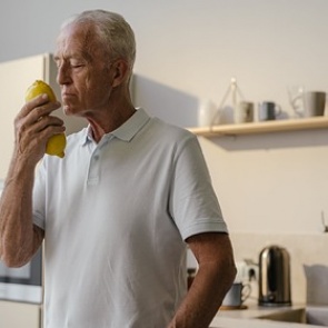 Потерю обоняния при коронавирусе признали смертельно опасной