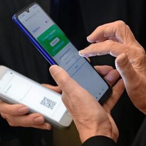 Иммунолог призвал выдавать QR-коды переболевшим бессимптомно