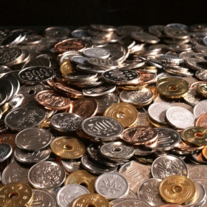 Потерпевший в ДТП требует с виновника сумму сверх той, что он получил от страховой. Есть ли возможность не платить?