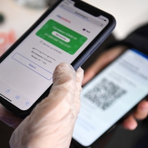В правительстве задумались о выдаче QR-кодов россиянам с антителами