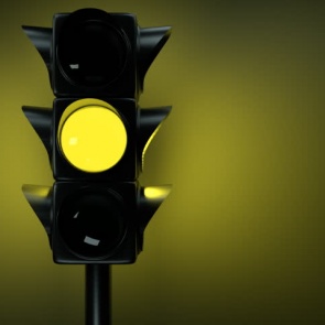 Попали в ДТП на перекрёстке на жёлтый сигнал светофора – кто виноват и как доказать?