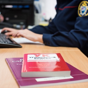 В Хакасии пьяная бабушка попыталась зарезать своего двухлетнего внука. Наказать могут также сотрудников опеки